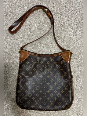 Louis Vuitton Odeon MM Messenger Shoulder Crossbody Bag